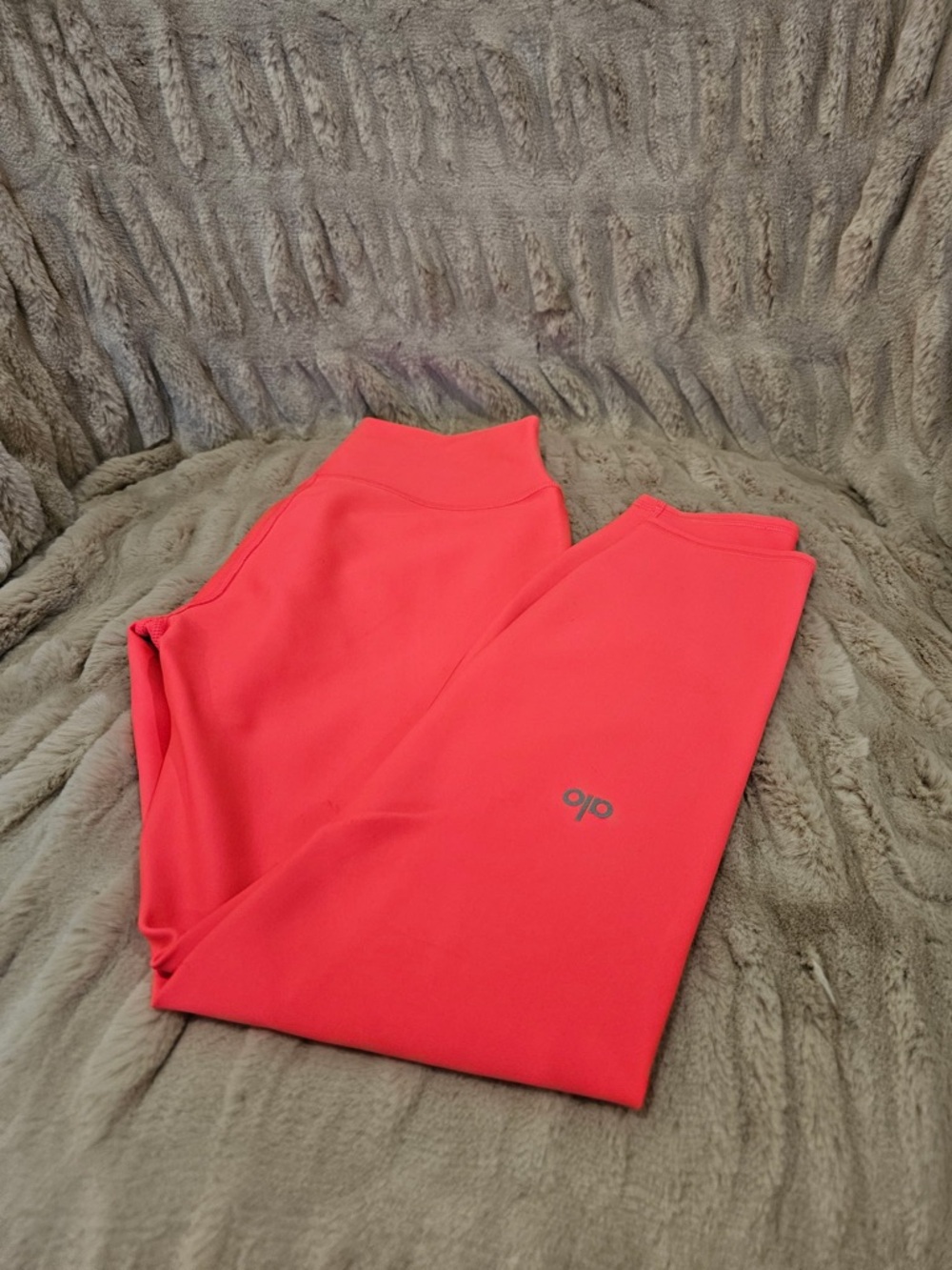 ALO Yoga Medium Coral-Red Leggings with Inner Logo